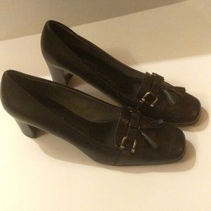 Etienne Aigner Woman's size 9 1/2 M black leather shoes